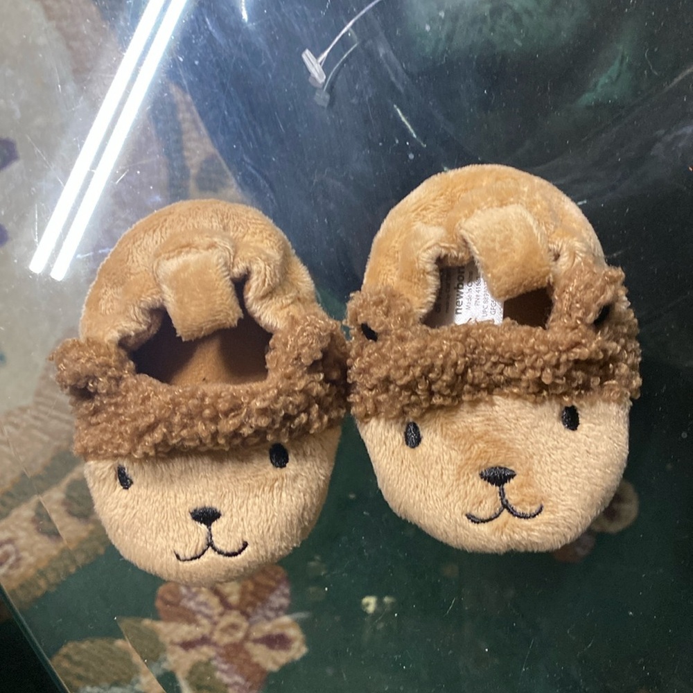 Baby brown bear slippers